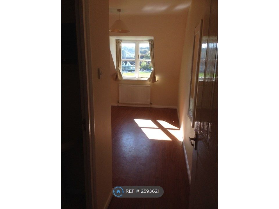 Property photo 3 of 5 Bed Room