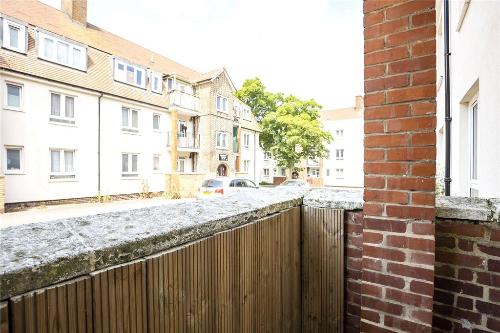 Property photo 3 of 6 Picture No. 02