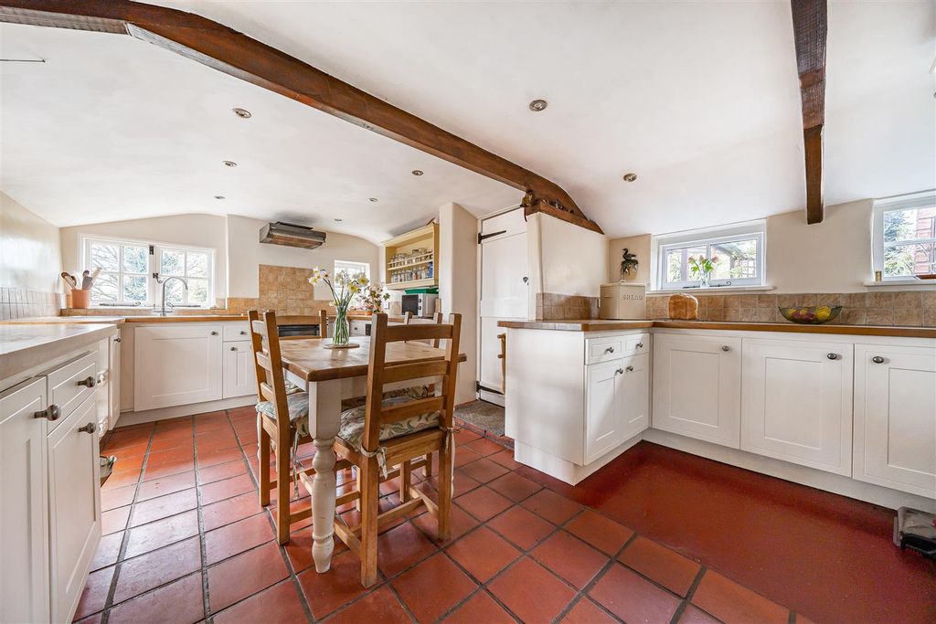 Property photo 3 of 19 Kitchen