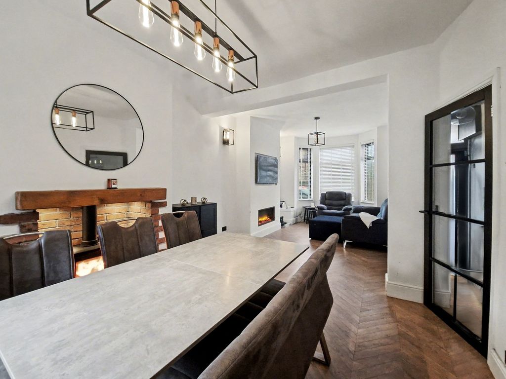 Property photo 3 of 28