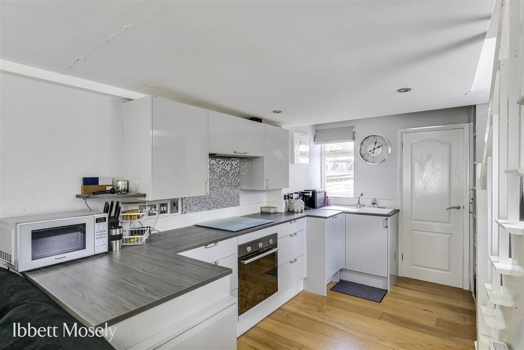 Property photo 1 of 7 7 Kitchen.Jpg