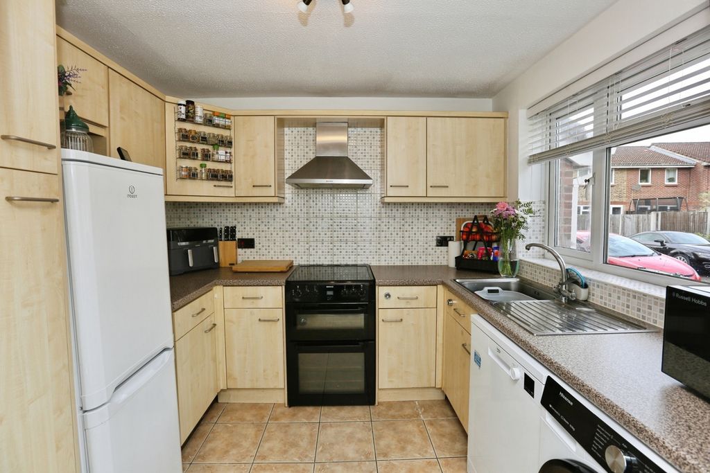 Property photo 2 of 14 Kitchen
