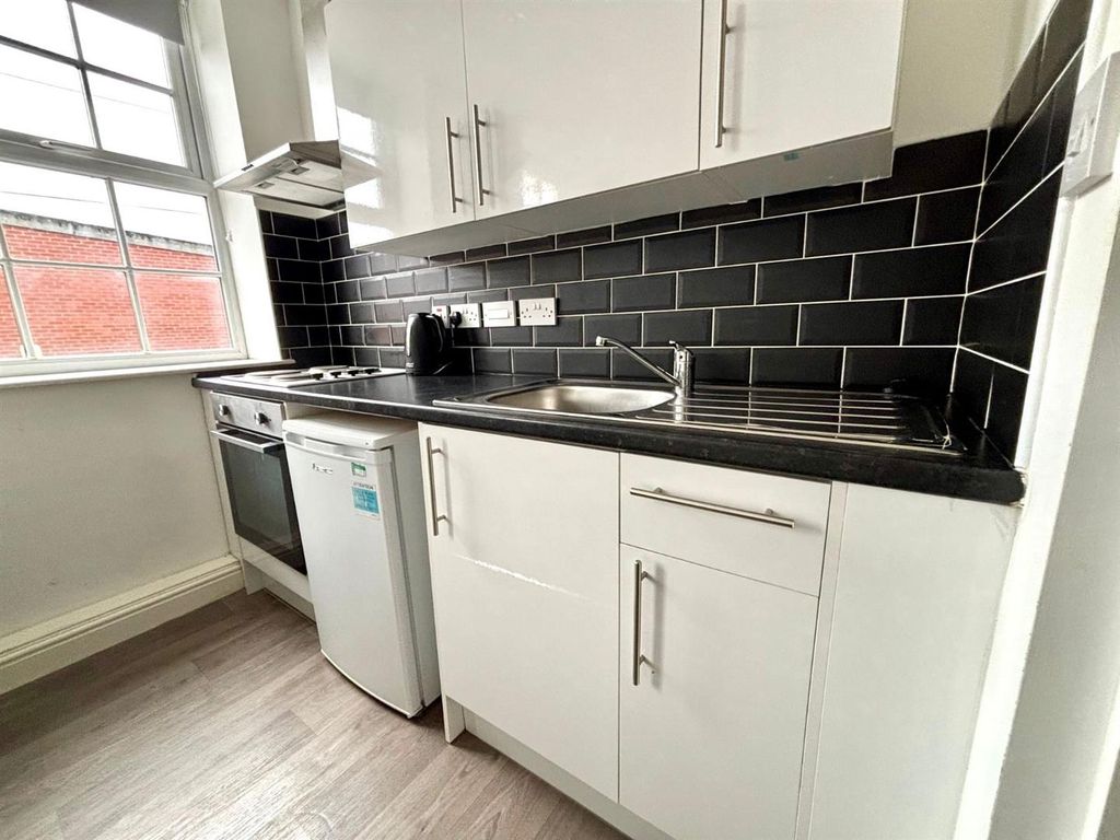 Property photo 3 of 6 Kitchen.Jpeg