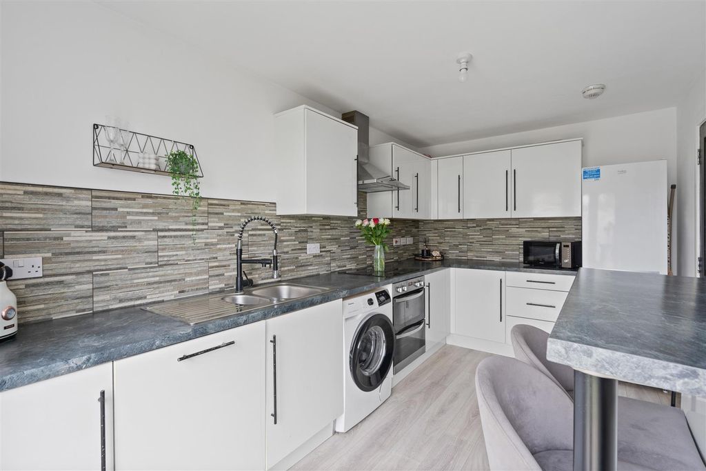 Property photo 3 of 33 7.Jpg