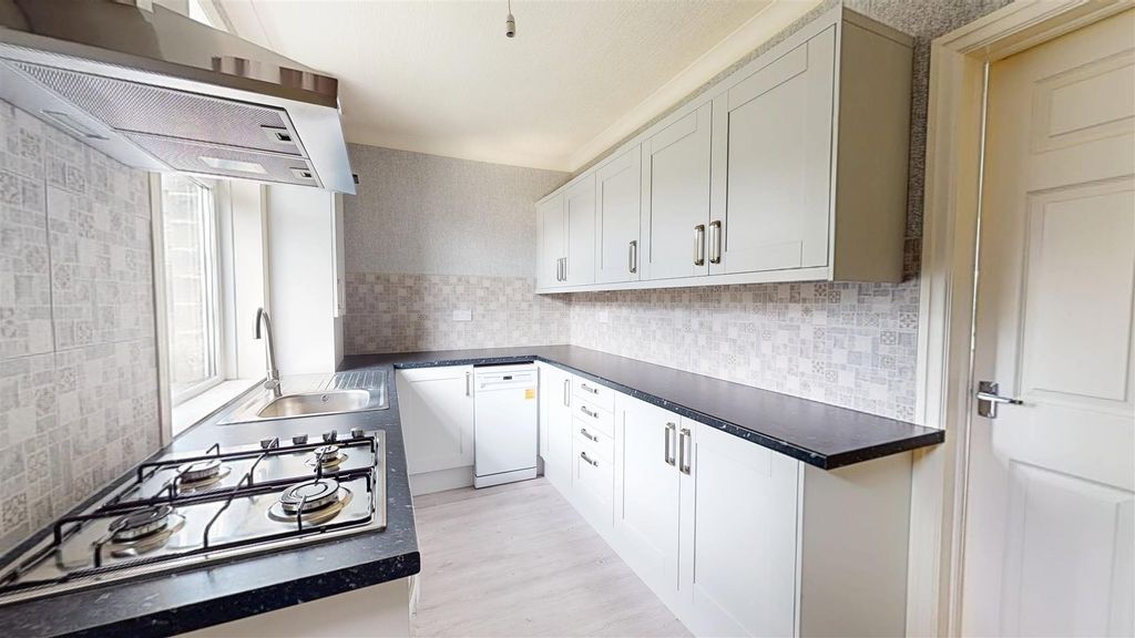 Property photo 3 of 14 Kitchen