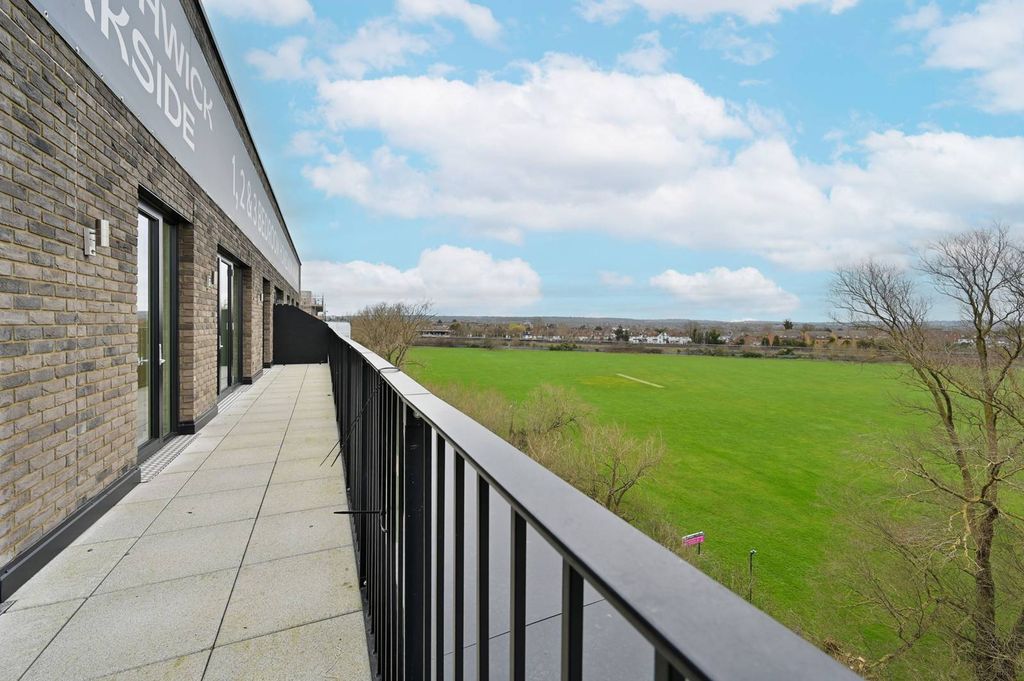 Property photo 2 of 38