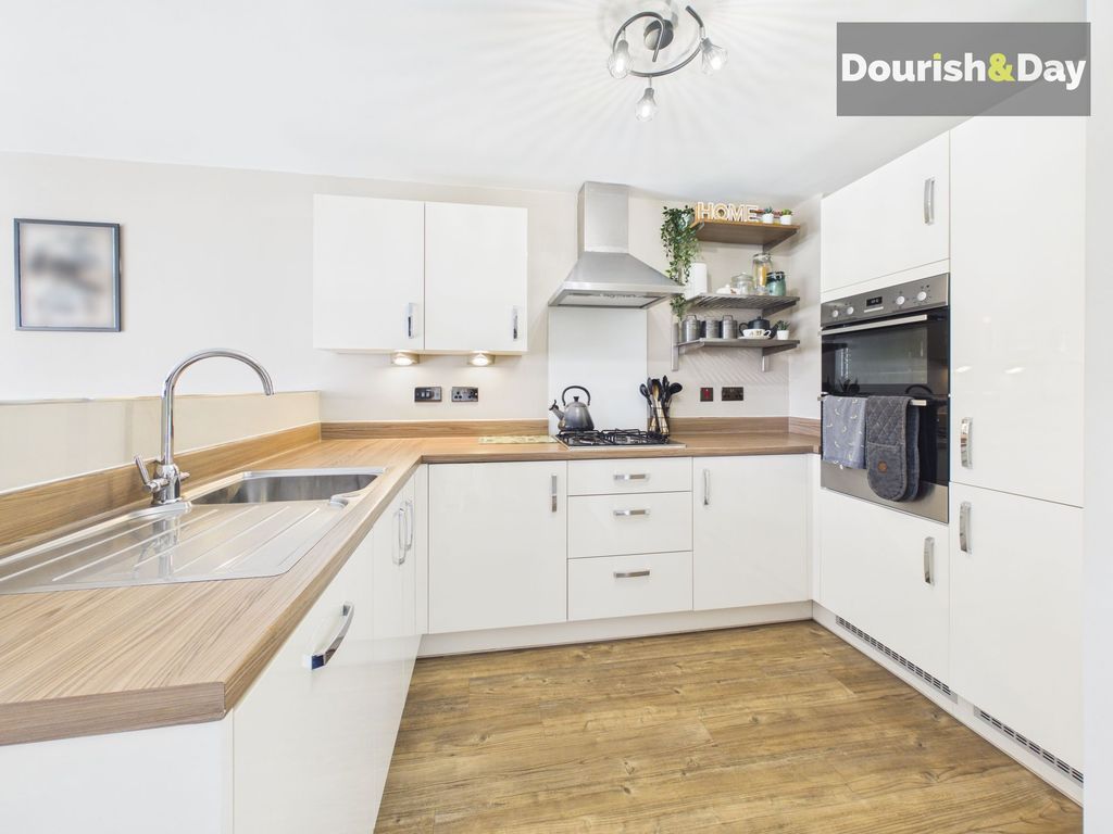 Property photo 2 of 32