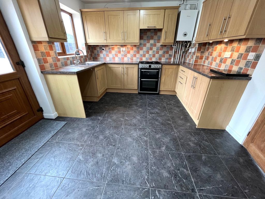 Property photo 3 of 13 H2