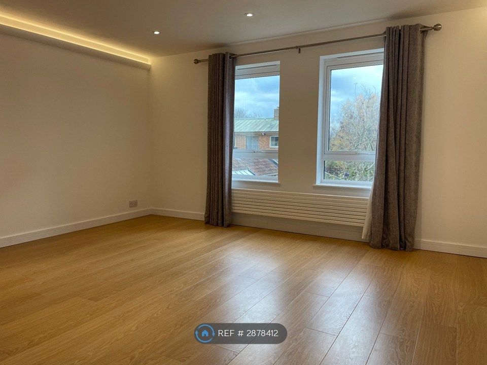 Property photo 3 of 19 Lounge /Dining Room