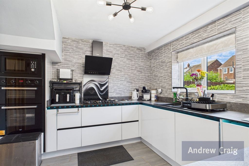 Property photo 2 of 15 Kitchen Diner