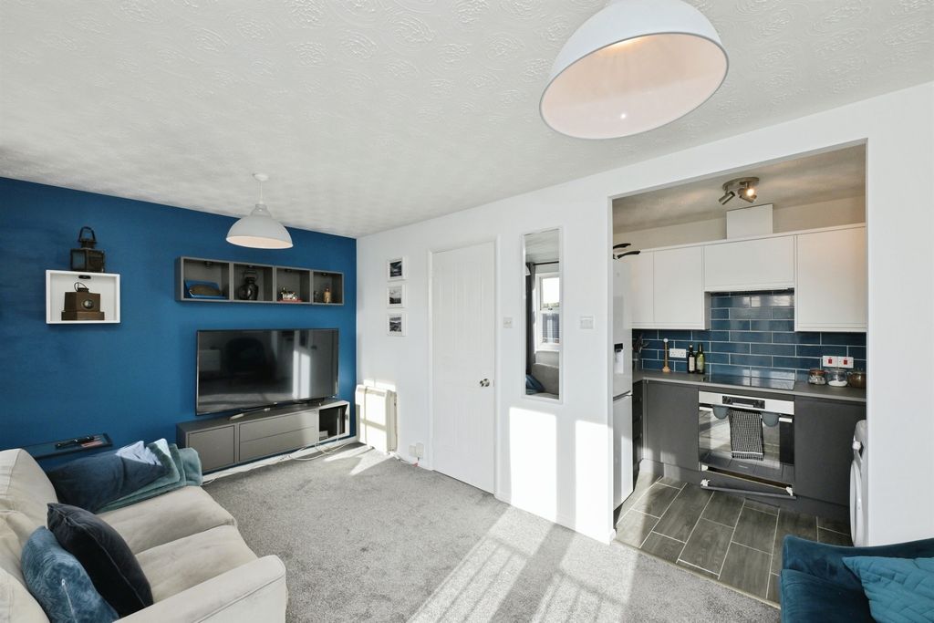 Property photo 3 of 13