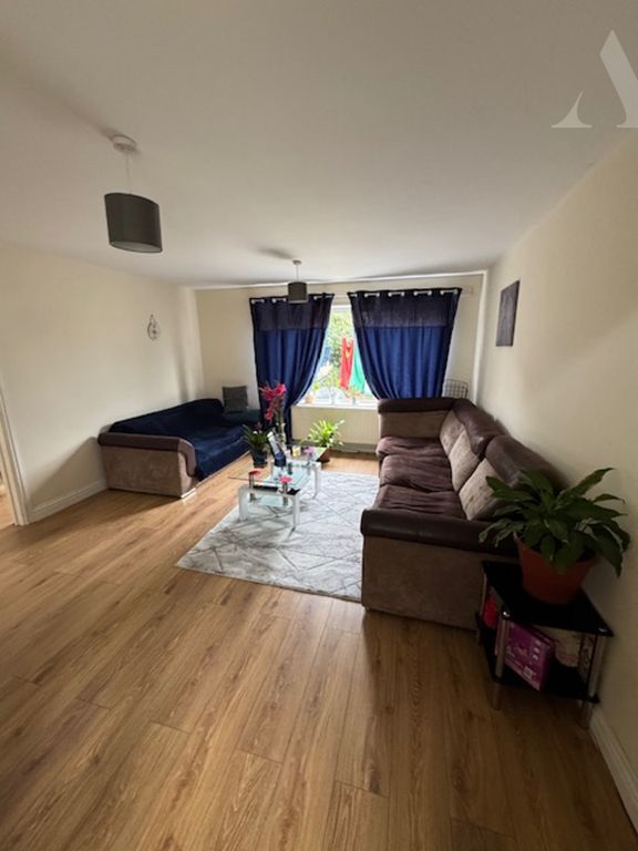 Property photo 2 of 10 11 Gold Crest Croft Lounge
