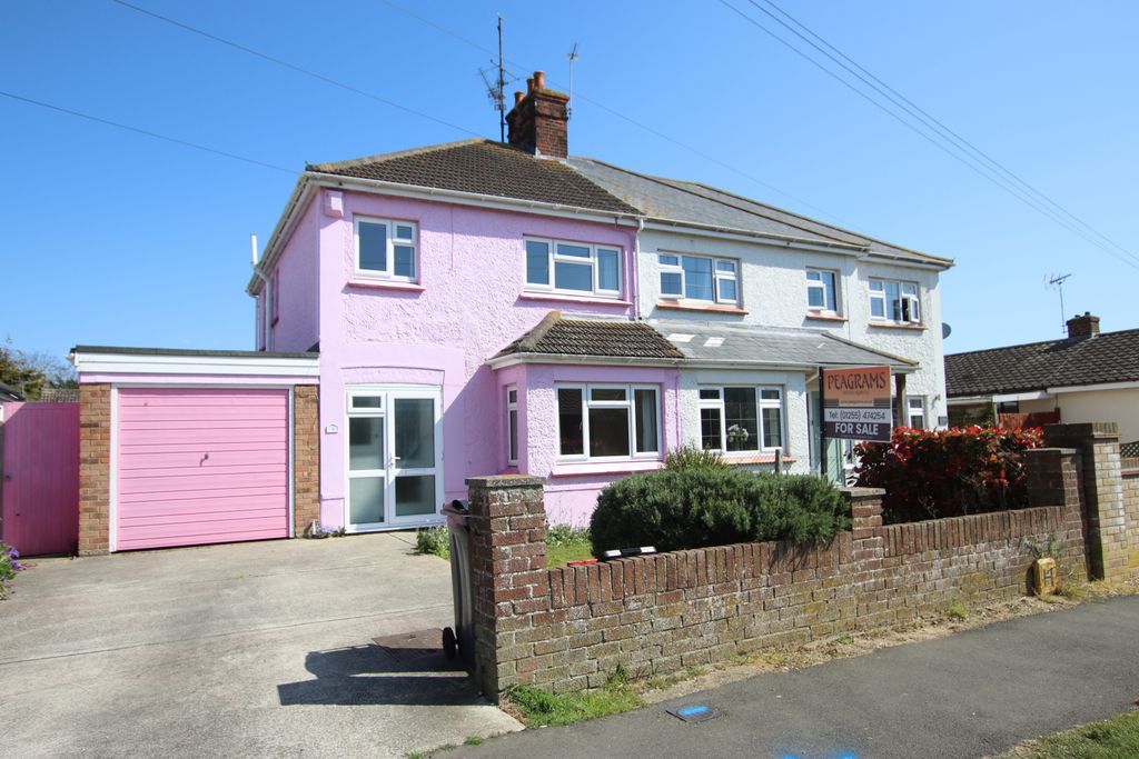 Property photo 1 of 22 Upper Branston Road, Clacton On Sea