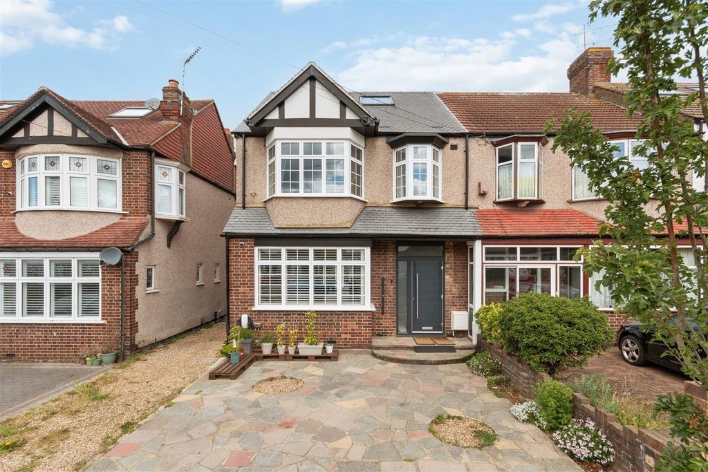 Property photo 1 of 12 External