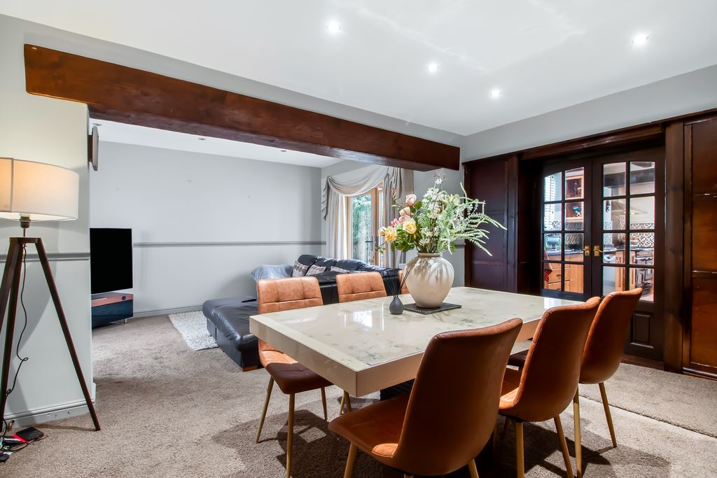 Property photo 3 of 20 Dining Room