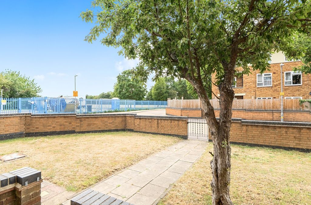 Property photo 2 of 15 4426353