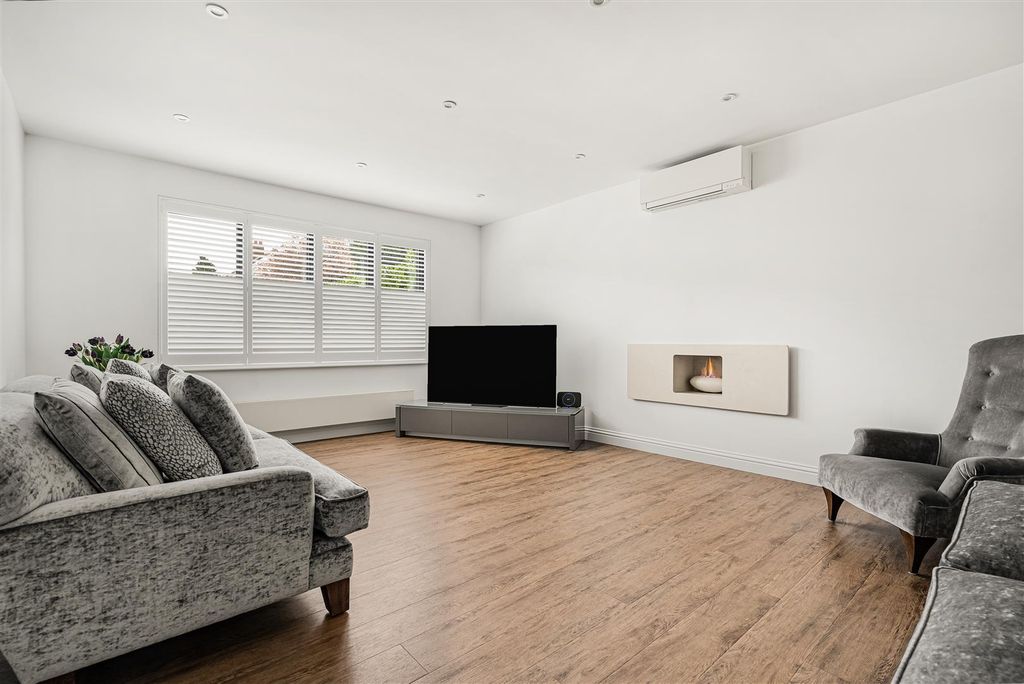 Property photo 3 of 31 14_76734.Jpg