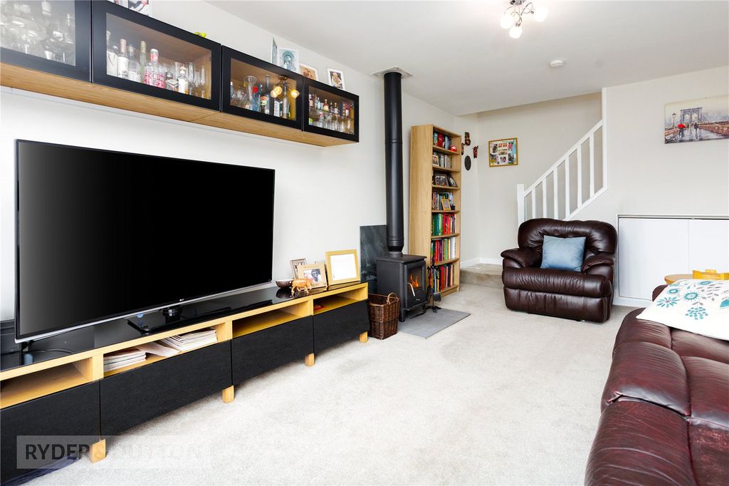 Property photo 2 of 19 Lounge