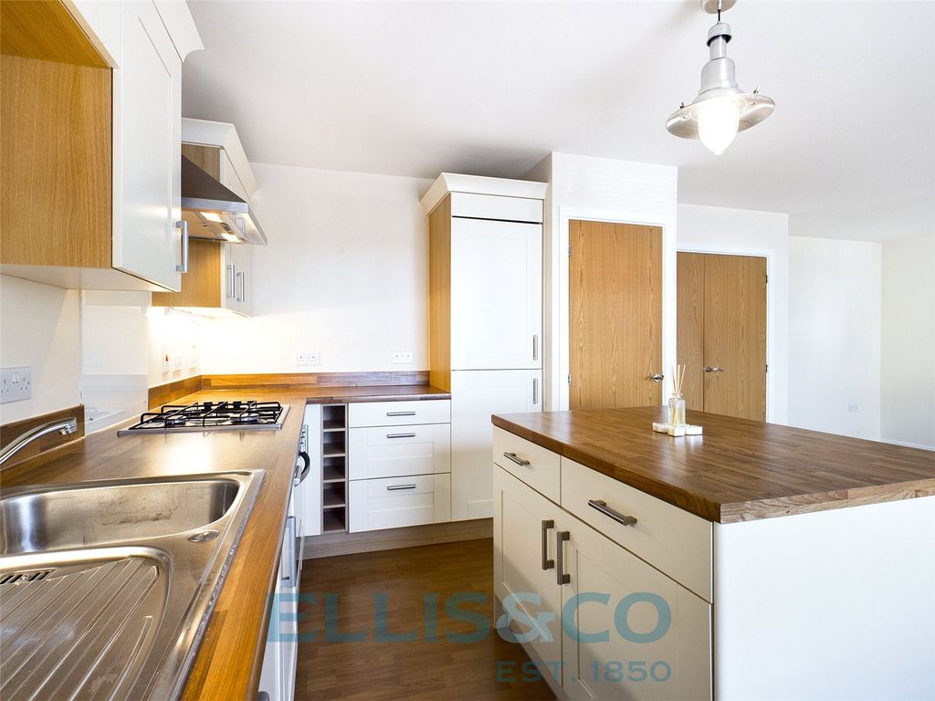 Property photo 3 of 15 Picture No. 12