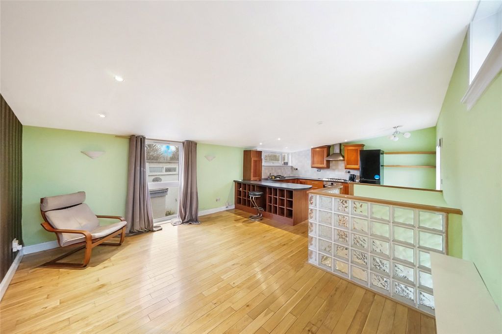 Property photo 2 of 22 Picture No. 05