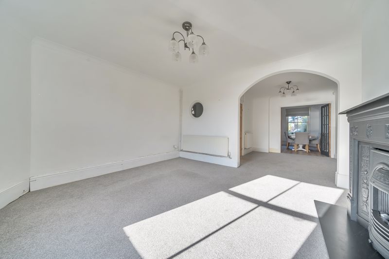 Property photo 3 of 21 Lounge