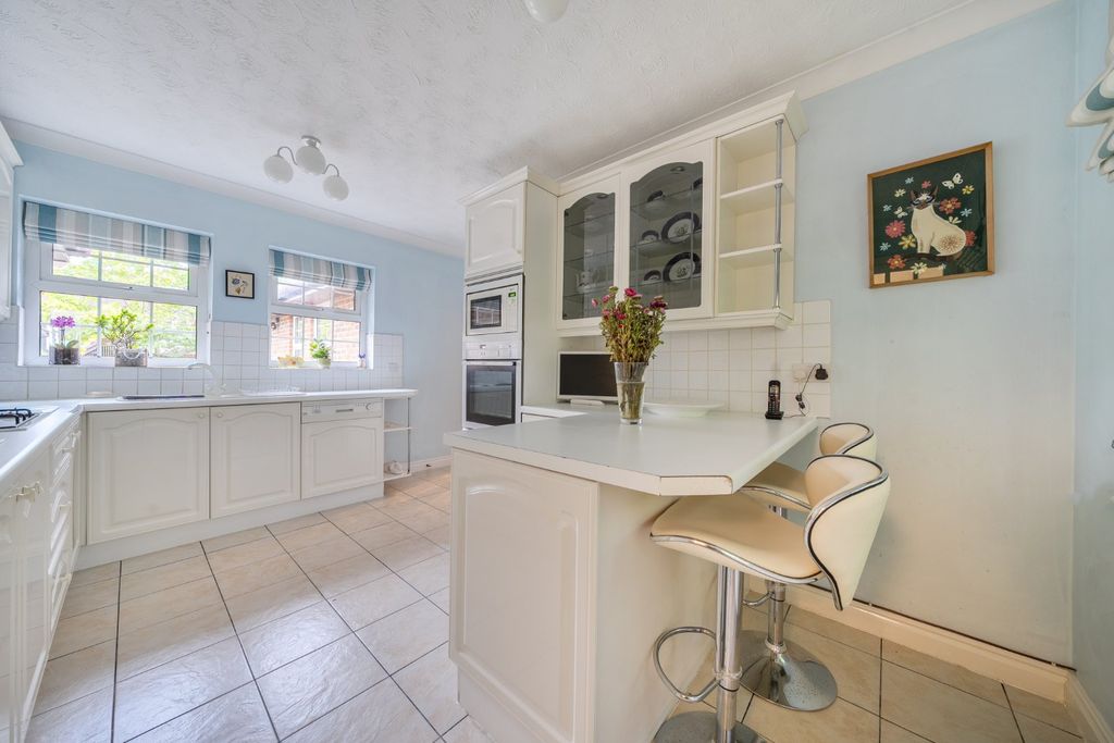 Property photo 3 of 21 Kitchen