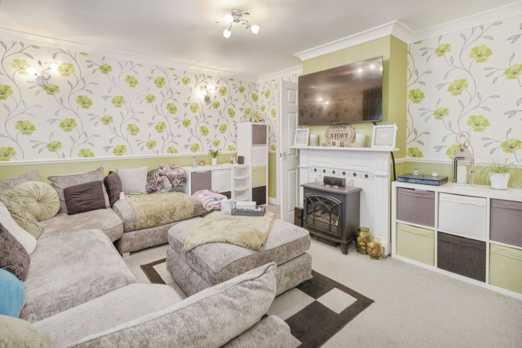 Property photo 3 of 13