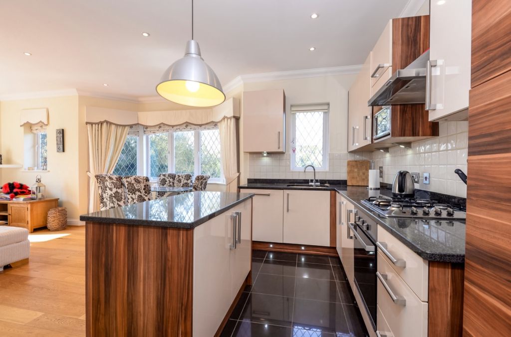 Property photo 3 of 11