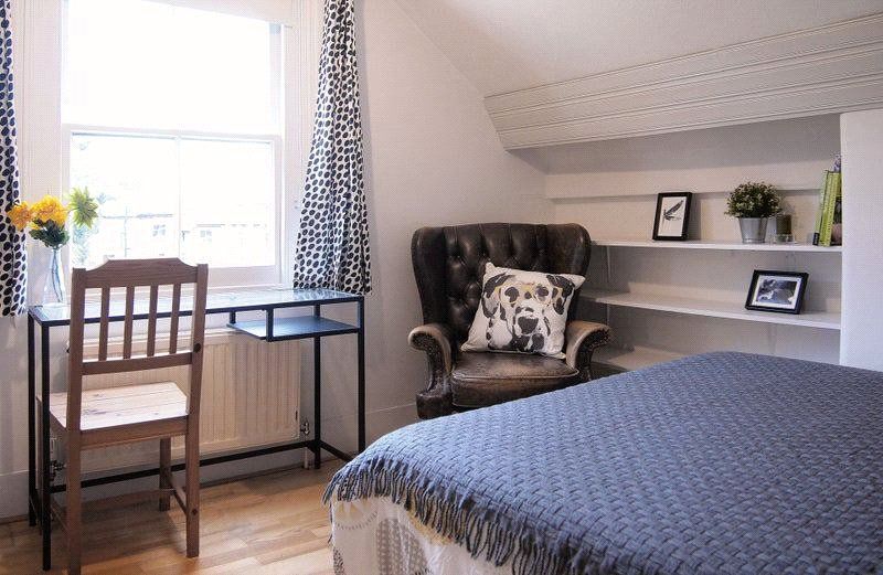 Property photo 2 of 6 Bedroom