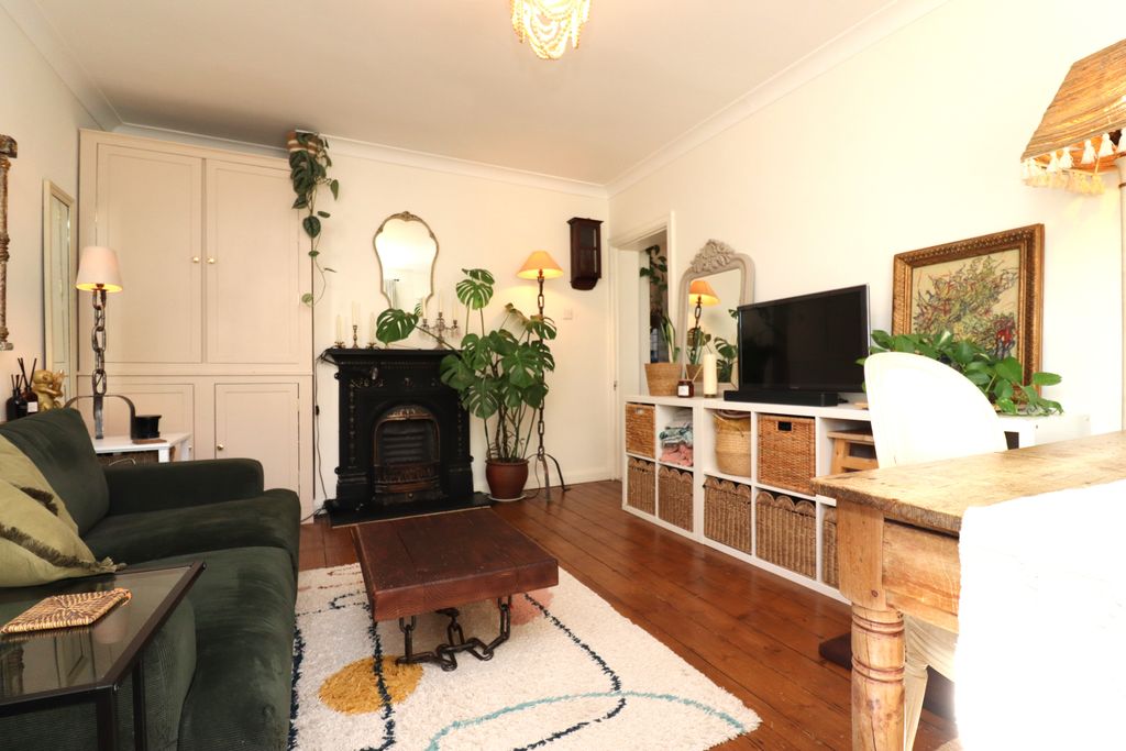 Property photo 3 of 9 22 Surbiton Court Living Room 2