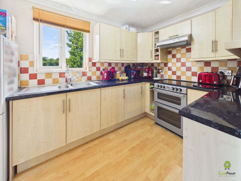 Property photo 3 of 9 Presented By Clinton At Ewemove Bexleyheath And Da