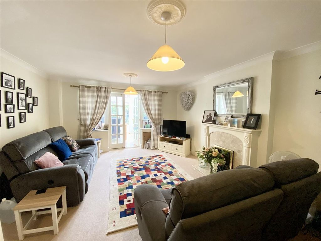 Property photo 3 of 12 Living Room