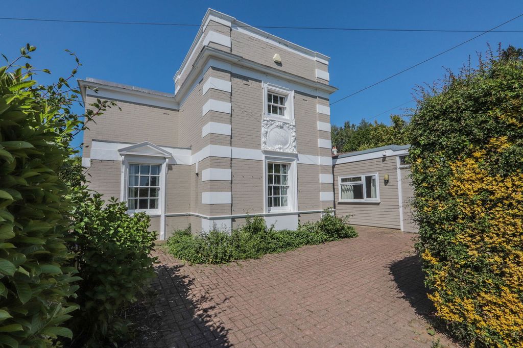 Property photo 1 of 18