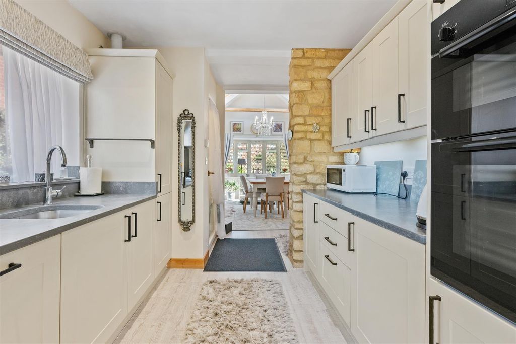 Property photo 3 of 31