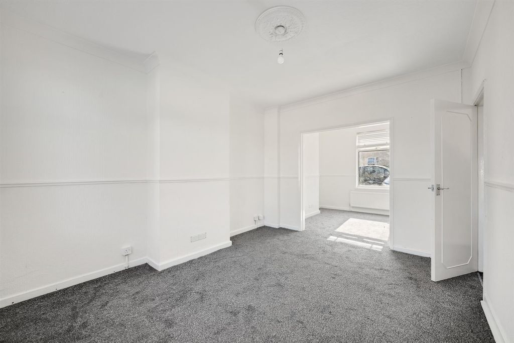 Property photo 1 of 11 Reception