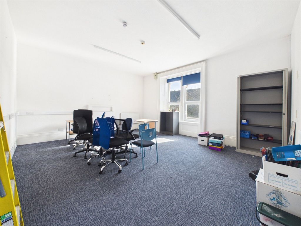 Property photo 2 of 20 Picture No. 12