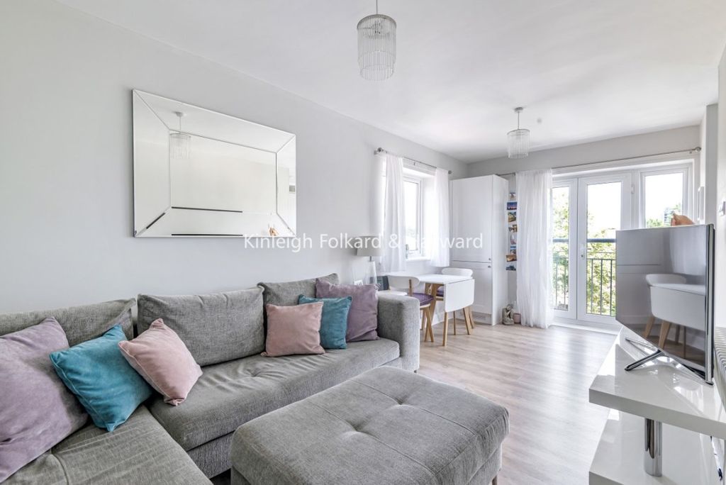 Property photo 2 of 7 6B8B9c53-Cfd3-4Bc2-8