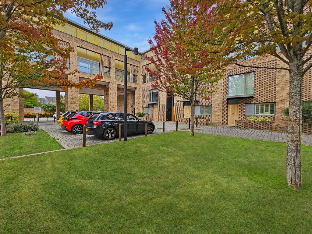 Property photo 1 of 11 1000158604