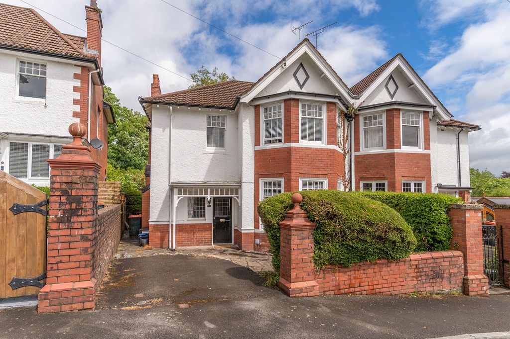Property photo 1 of 32