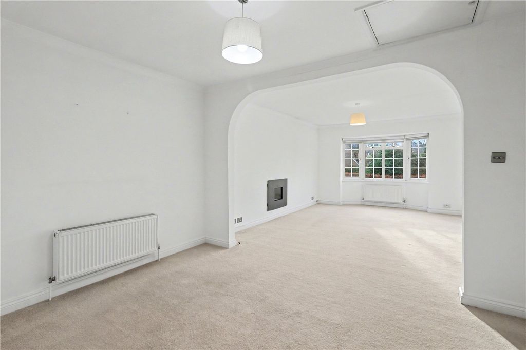 Property photo 2 of 10 Dining Area