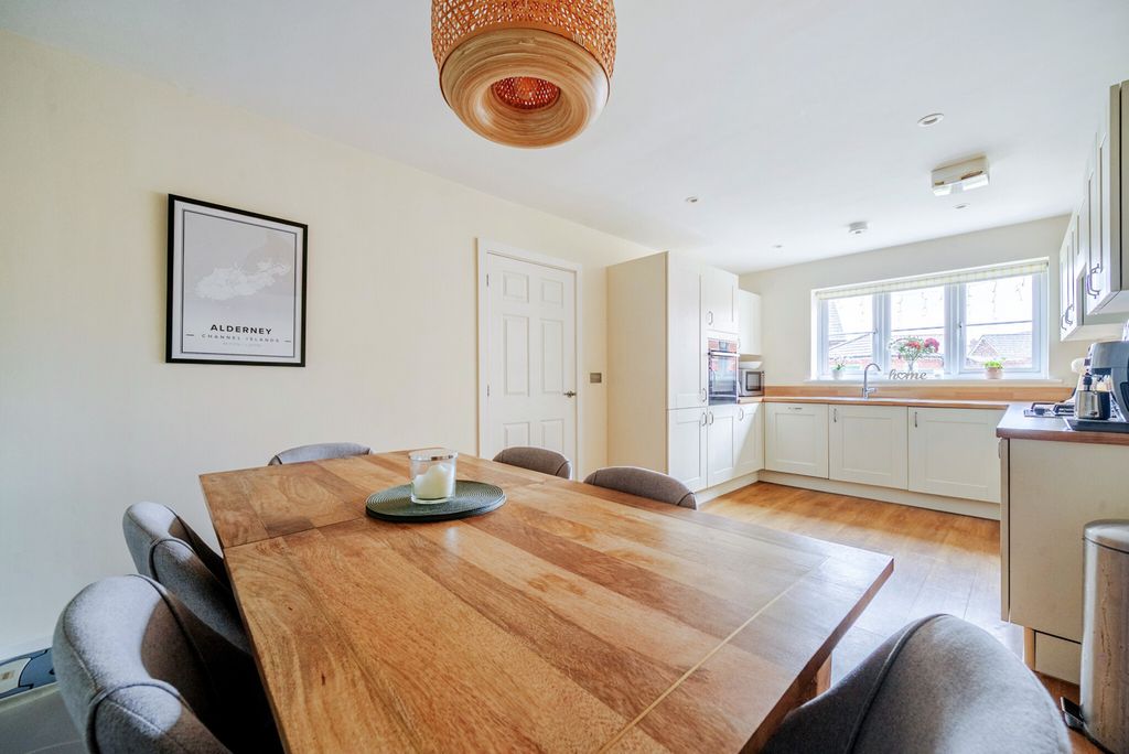 Property photo 3 of 22 1395102-3-6960d39...