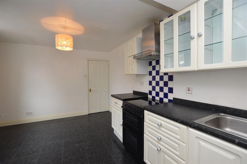 Property photo 3 of 11 1 Westfield Road (6).Jpg