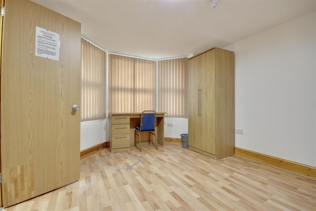 Property photo 3 of 7 88A13568-9E4A-402F-A994-5D1A5Bfcdd27_1_201_A.Jpeg