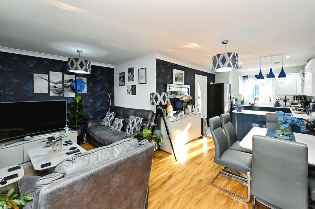 Property photo 2 of 17 Photo