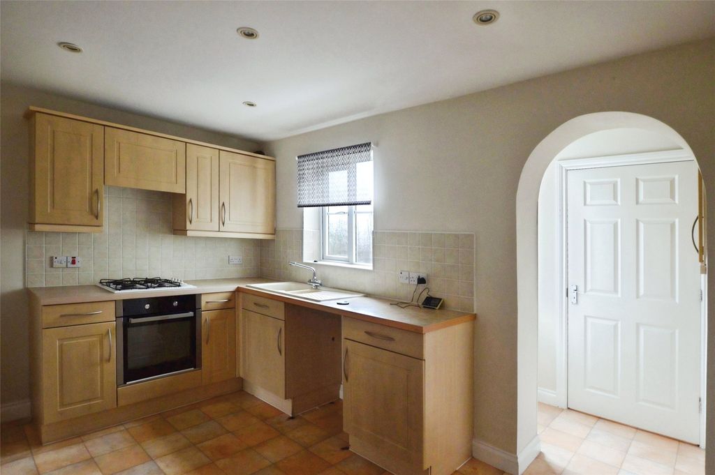 Property photo 3 of 12 3 - Picture No. 18