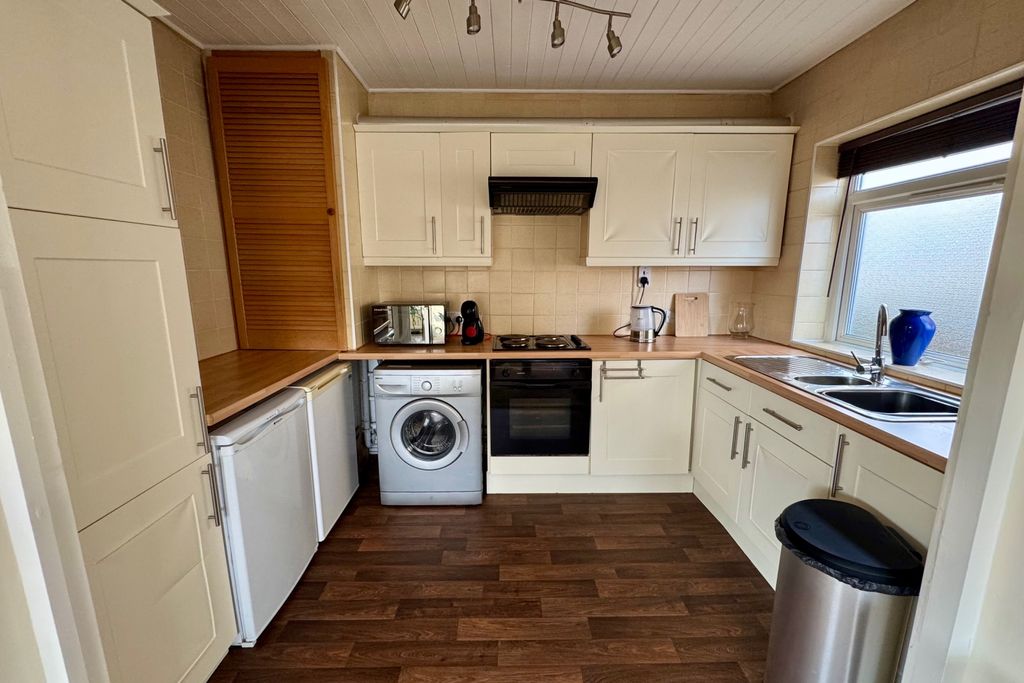 Property photo 2 of 10 Kitchen