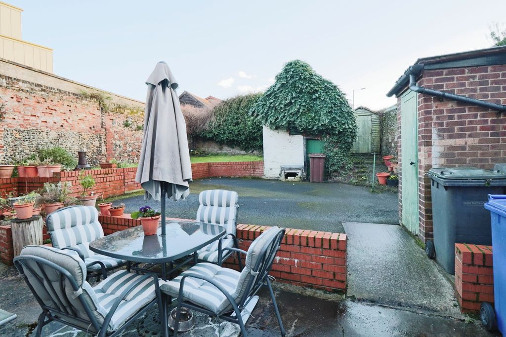 Property photo 2 of 13
