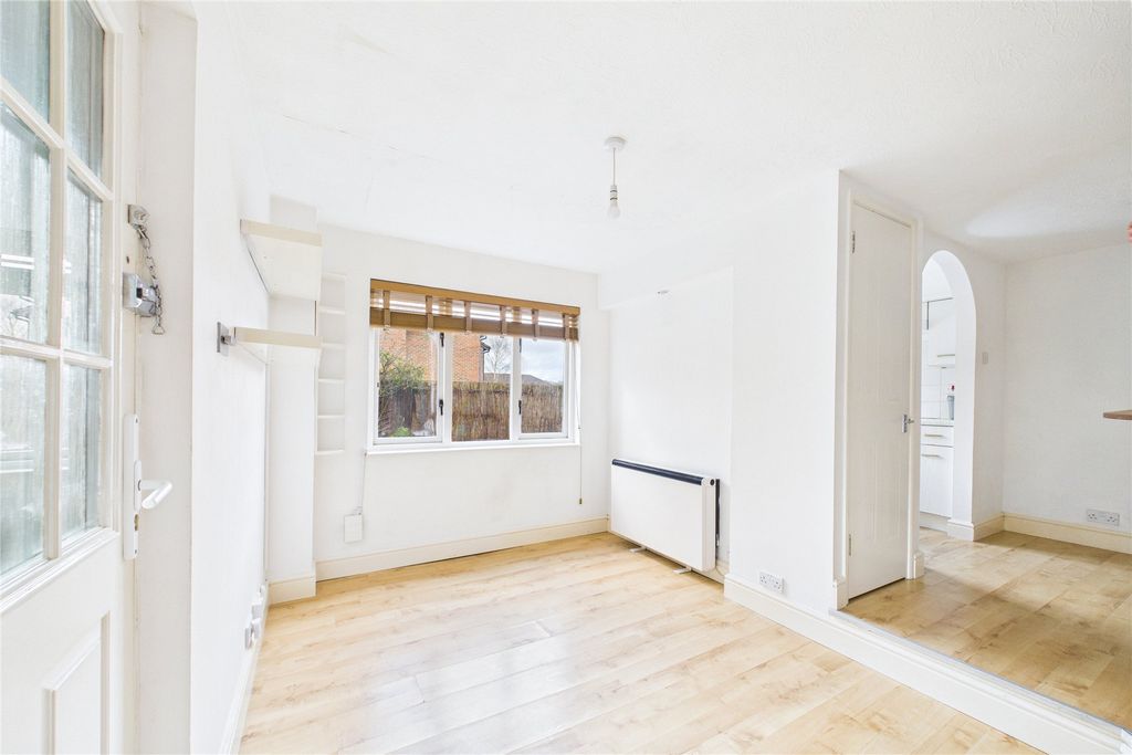 Property photo 3 of 8 Picture No. 16