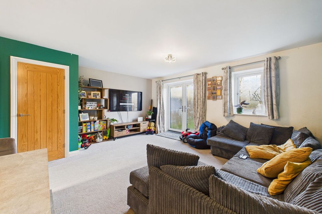 Property photo 3 of 19