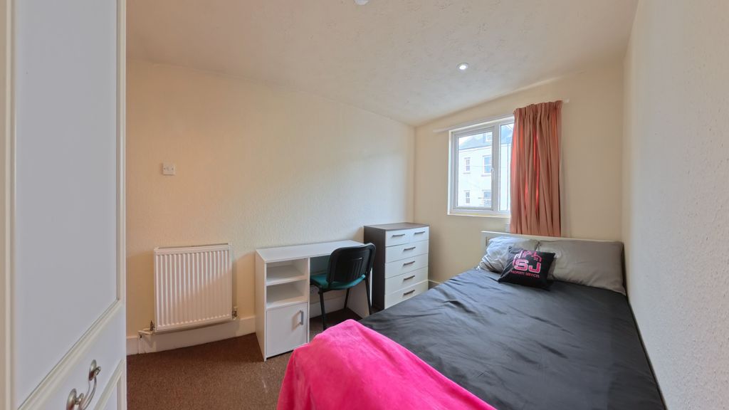 Property photo 1 of 9 Bed 2